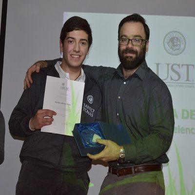 Premio “Búsqueda de la excelencia a partir del esfuerzo” para estudiantes de primer año de carreras UST