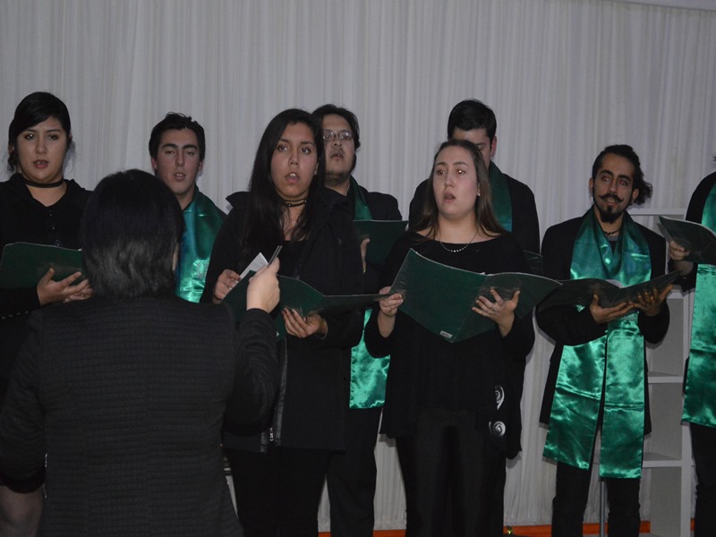 El Coro de Santo Tomás presentó una serie de cantos tradicionales