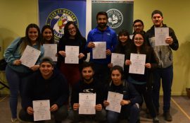Certificación de Estudiantes de Turismo junto a jefe de carrera Manuel Triviño