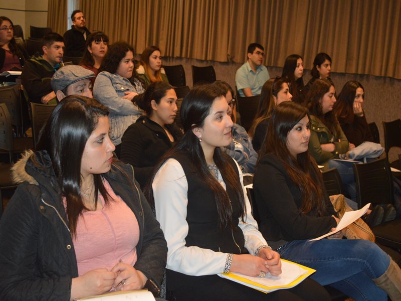Charla Bases de Datos para Técnico en Registros e Información Biomédica sede Temuco