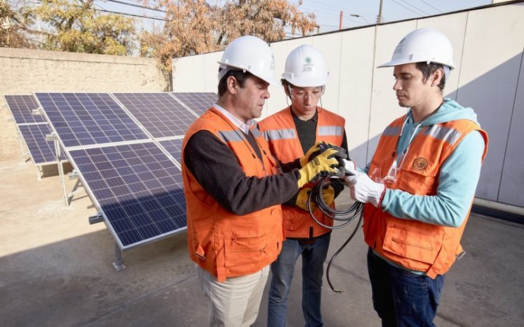 Técnico en Energía Solar: la carrera de las energías limpias que liderará  la agenda energética y el crecimiento en Chile – Santo Tomás en Línea