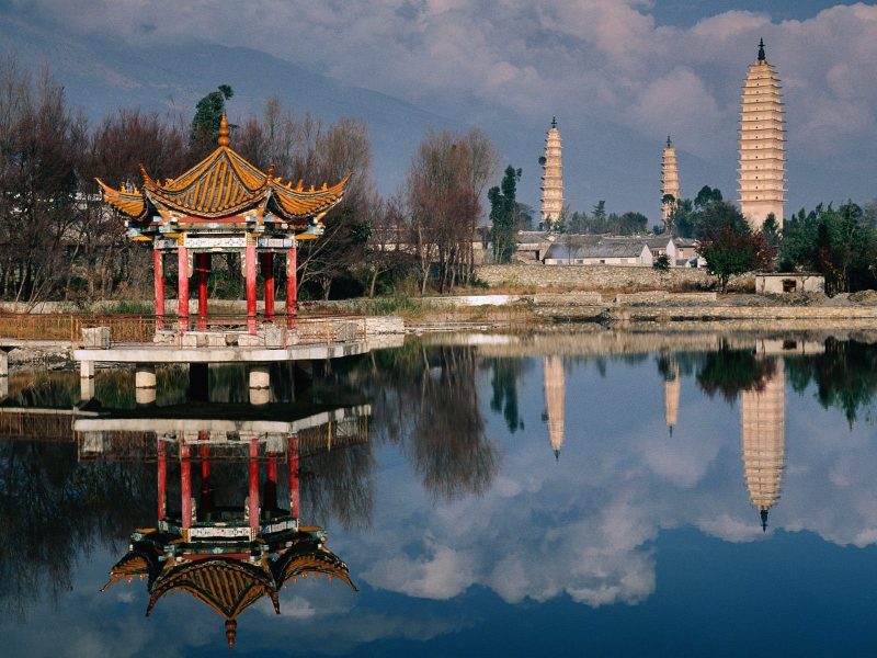 Three_Pagodas_of_Chongsheng_Temple_Dali_Yunnan_Province_China