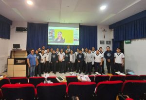 Estudiantes de la Universidad La Salle, México, junto a la profesora Romina Savareses de Enfermería UST Iquique.